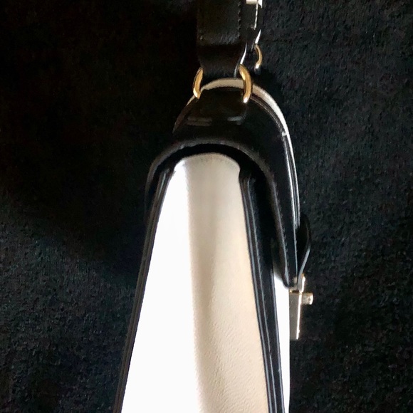 Smart Black handbag with white accents - Picture 3 of 4